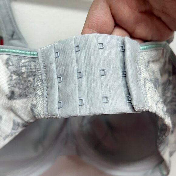 NWT Berlei SF2 Medium Impact Sports Bra 40DD Gray Floral Full Support Adjustable - Picture 9 of 11